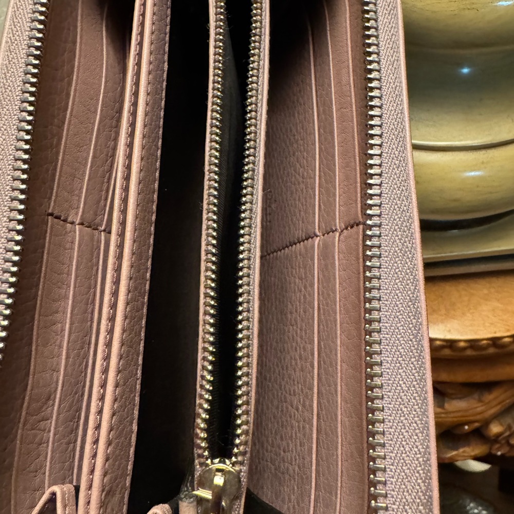 Authentic Gucci SoHo  Wallet - Picture 6 of 7